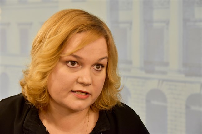 Familje- och omsorgsminister Krista Kiuru (SDP) är nöjd med förslaget på en reform av klientavgiftslagen.