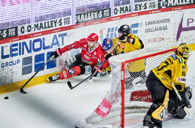 Filip Riska, här hemma mot KalPa, gjorde sitt femte mål för säsongen borta mot Kärpät.