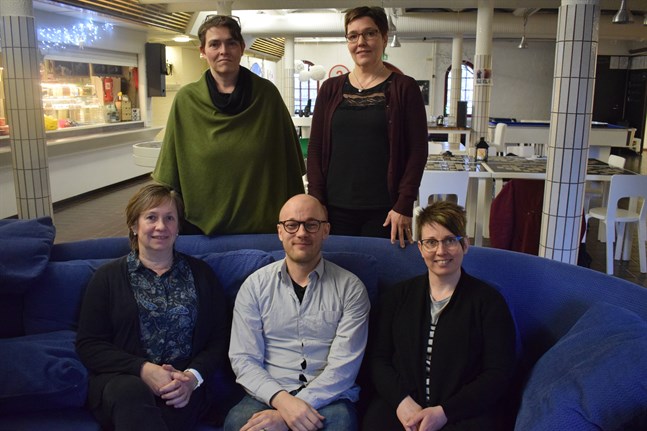 Marianne Bränn, Pedersörenejdens kyrkliga samfällighet, Marina Spets, TE-byrån, Tiina Höylä-Männistö, Staden Jakobstad samt Marco Harju och Camilla Sjöskog, After Eight bjuder in till infokväll om sommarjobb på Tobaksmagasinet 19 februari. Det är fjärde året och tidigare infokvällar har haft 60-80 besökare.