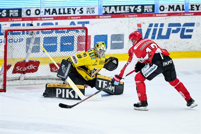 Simon Suoranta gjorde sitt första ligamål för Sport. Men i det här friläget lät sig gästernas målvakt Eero Kilpeläinen inte luras.