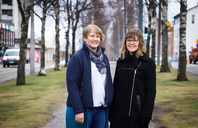 Röda Korsets Lotta Böling och Maria Östman på Folkhälsan håller i trådarna för det gemensamma projektet "Ilaag" vars syfte är att synliggöra ensamhetsproblematiken.