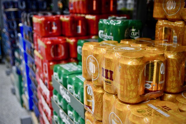 Finländarna förde in sammanlagt 16,9 miljoner liter öl från Estland i fjol, enligt Bryggeri- och läskedrycksindustriförbundet.