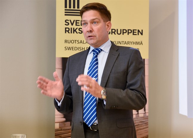 Thomas Blomqvist (SFP), minister för nordiskt samarbete och jämställdhet, lovar att arbetet för att nå lönejämställdhet i Finland fortsätter.