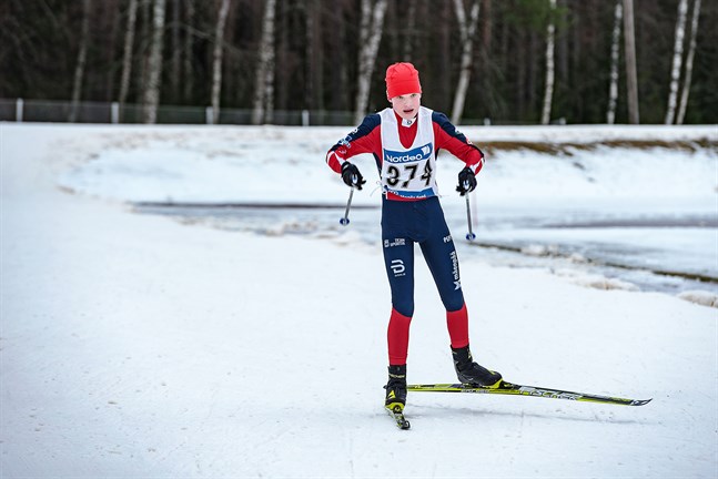 Hemmaåkaren Melker Wikblom skejtar mot en silvermedalj, en placering som han inte var tillfreds med.