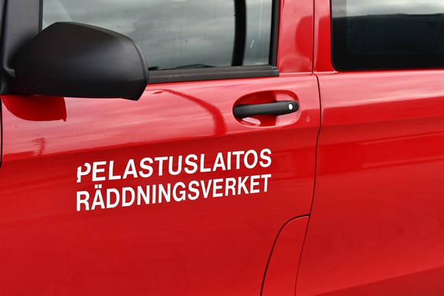 Räddningsverket fick larm om en person i Aura å under natten till lördagen.