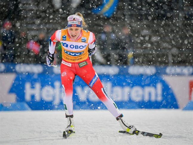 De andra åkarna kunde turas om att dra i sina respektive klungor och behövde därmed inte hela tiden ploga upp spåret. Therese Johaug verkade dock inte störas av det täta snöfallet, trots att hon åkte ensam från start till mål.