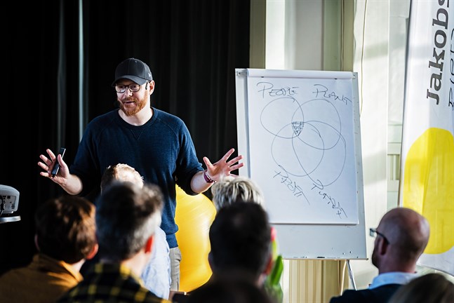 Gustav Stenbeck, en av huvudföreläsarna på evenemanget har föreläst förr i Jakobstad.