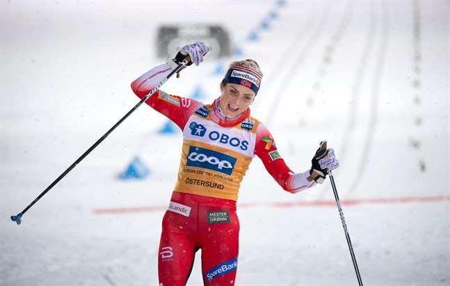 Therese Johaug verkade dansa uppför den tuffa slalombacken i Åre, och tog sin första sprintseger i världscupen.