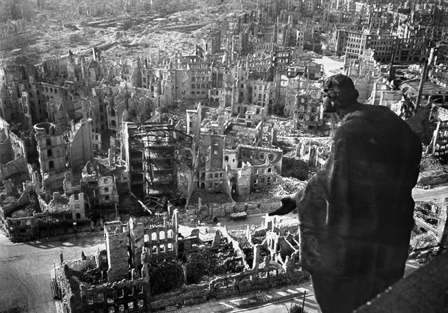 Dresdens förödelse efter de massiva bombningarna den 13 februari 1945. Staden och människorna brann bokstavligen som facklor, skriver Matti Hurme i sin insändare.