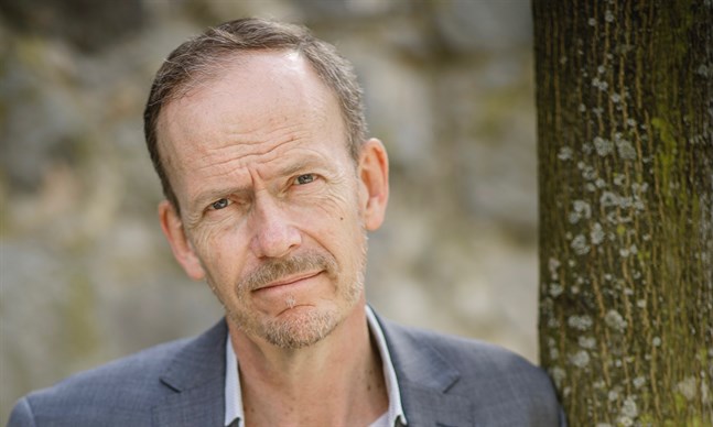 Mikael Kurkiala växte upp i Jakobstad. Hans bok handlar om hur religiösa traditioner ofta bär på djupa insikter om människans inre.