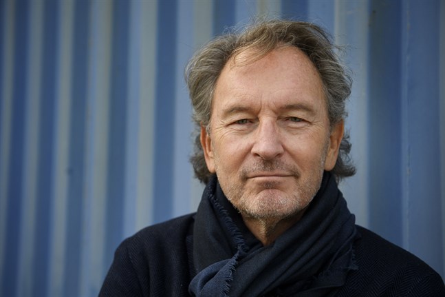Tomas Ledin åker på sommarturné och lovar att spela de klassiska hitsen. Turnén startar i Helsingborg och avslutas i Göteborg.