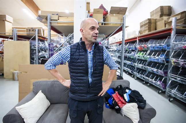 Peter Ivars kan i värsta fall stå utan skor att sälja i höst om coronaviruset fortsätter härja.