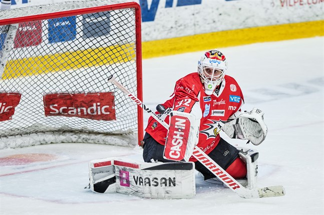 Niko Hovinen stod bland annat för en stilig räddning på ett friläge i slutet av andra perioden. Men i tredje tvingades han vittja nätet två gånger och så var Ässät förbi.