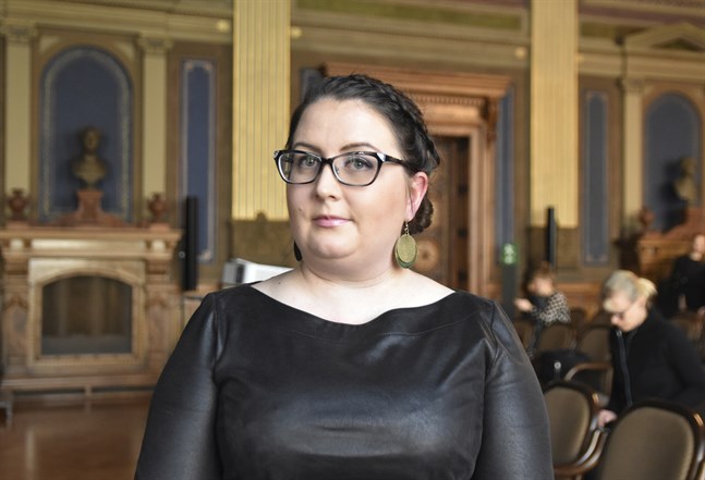 Katja Vallinkoski, doktorand vid Helsingfors universitet, säger att profilering i skolor tär på förtroendet för lärarna.