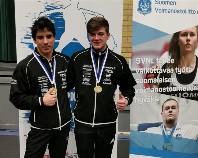 Nykarleby Kraftklubbs Anders Nygård och Lucas Knuts lyfte båda guld när FM i klassisk bänkpress avgjordes i Salo i helgen.