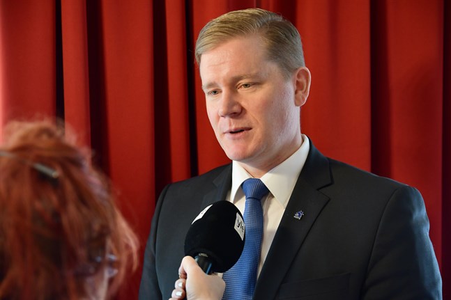 Finlands Polisorganisationers Förbunds ordförande Jonne Rinne kräver att polisens budgetanslag ska ökas med 100 miljoner euro per år.