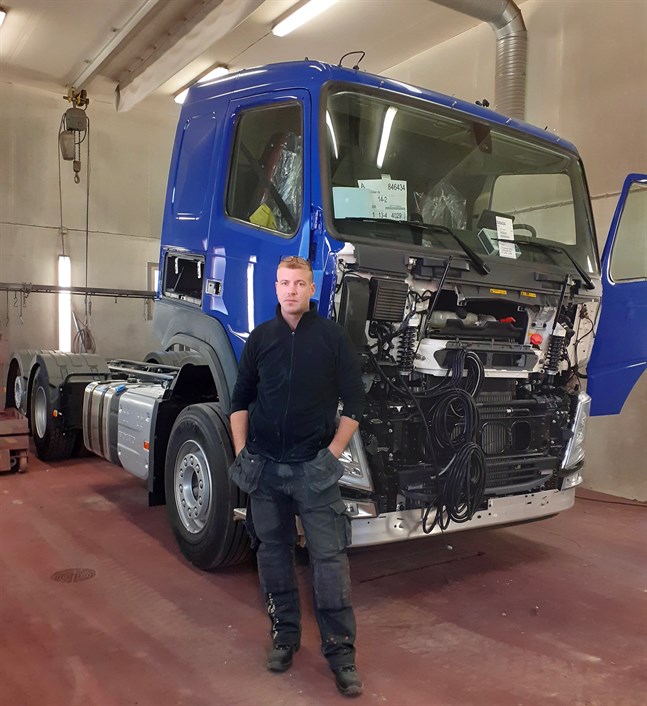 Sebastian Helsing som driver Helsings Måleri i Vörå har sin största kundkrets i Nykarleby. Därför kommer han att flytta hela sin verksamhet till Nykarleby, där Helsing expanderar och bygger en ny industrihall.