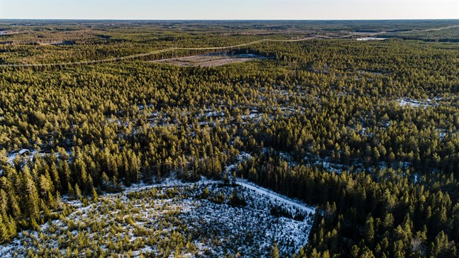 Turerna kring området vid Tornberget i Pedersöre har varit många. Nu ligger beslutet i förvaltningsdomstolen.