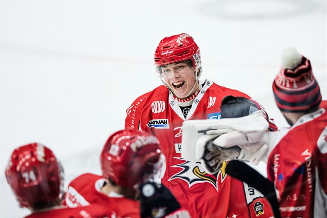 Lari Heikkinen gjorde en bra match och fick fira sitt första ligamål.