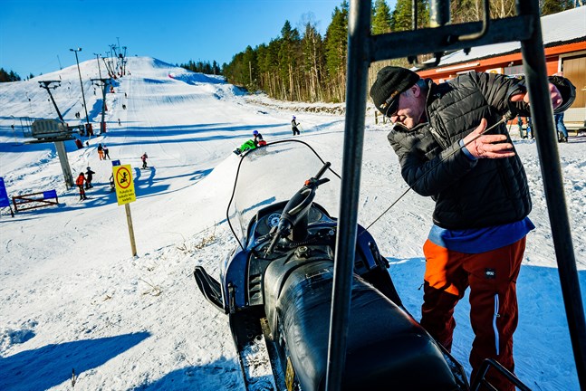 Tapio Varila har trots motgångar fortsatt ett år som företagare i Kaustbybacken.