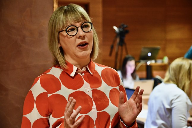 Just nu råder ingen epidemi i landet. Smittorisken är också liten i Finland, säger social- och hälsovårdsminister Aino-Kaisa Pekonen (VF). Arkivbild.