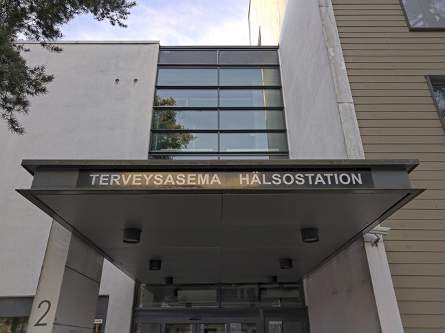 Verksamheten vid vårdcentralerna kan vara instabil och förvirrande, säger THL:s överläkare Anu Niemi.