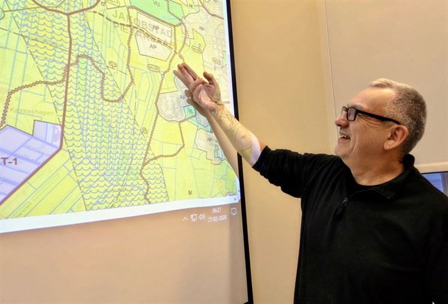 Christer Tonberg är mycket nöjd med tekniska nämndens principiella beslut om Fäbodavägens nya sträckning.