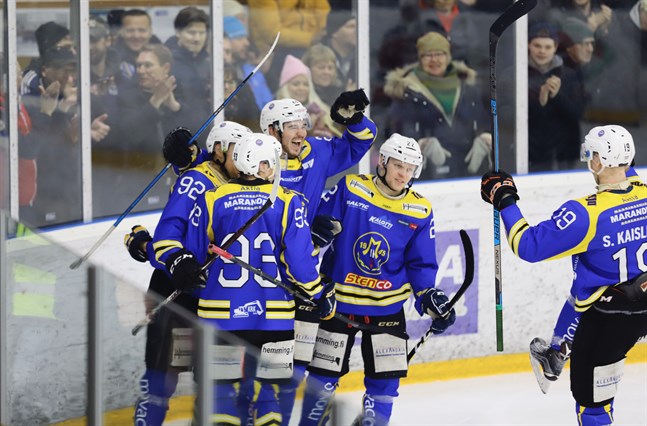 Efter att Terrance McLean skyfflat in 6–4-målet i ett två mot en-anfall och firat rejält stängde Malax IF matchen trots några utvisningar.
