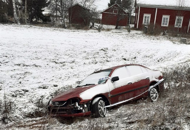 Föraren i bilen som landade i diket i Lappfjärd misstänks för grovt rattfylleri.