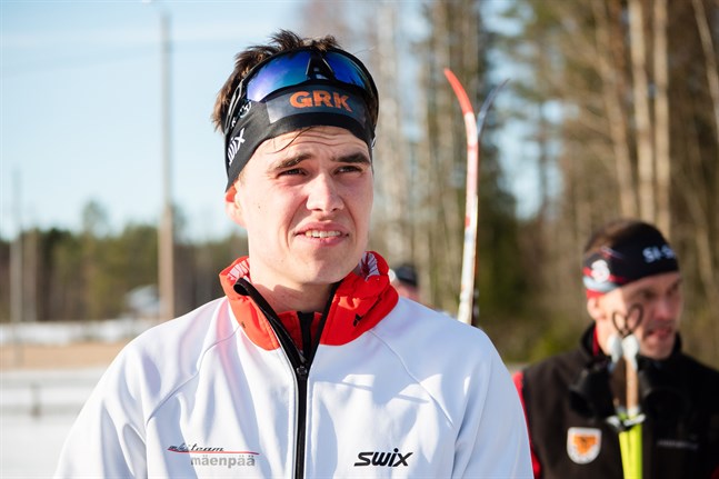 Hannes Mäenpää startar i Toblach-Cortina på söndag. Det är säsongsdebut för hans del i Visma Ski Classics. Starten har förskjutits med ett dygn på grund av det rikliga snöfall som väntas i trakten natten till lördag.