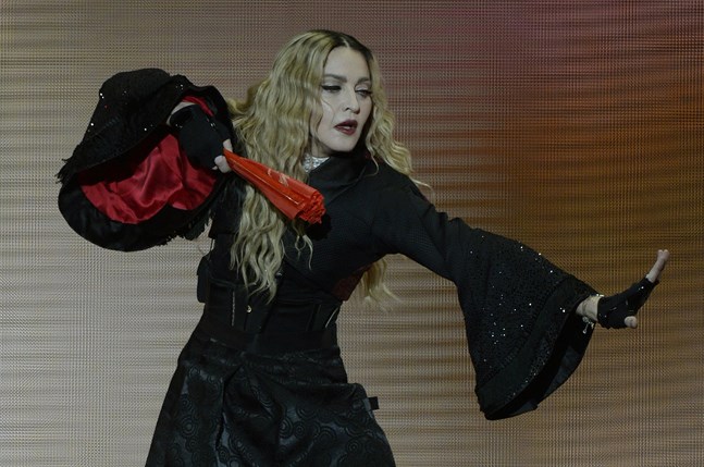 Madonnas fans i Paris blir snuvade på konfekten när stjärnan ställer in två konserter i staden. Arkivbild.