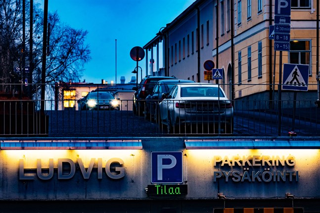 Torgparkering Ludvig drar Mäenpääs i konkurs.