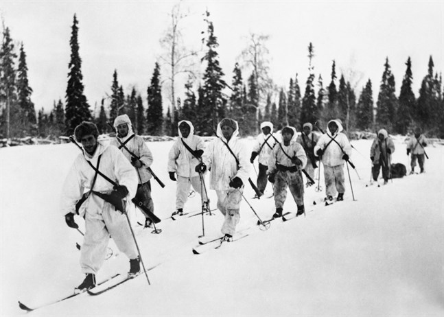 Pekka Niemi leder en patrull med finska soldater någonstans i norra Finland 1940.