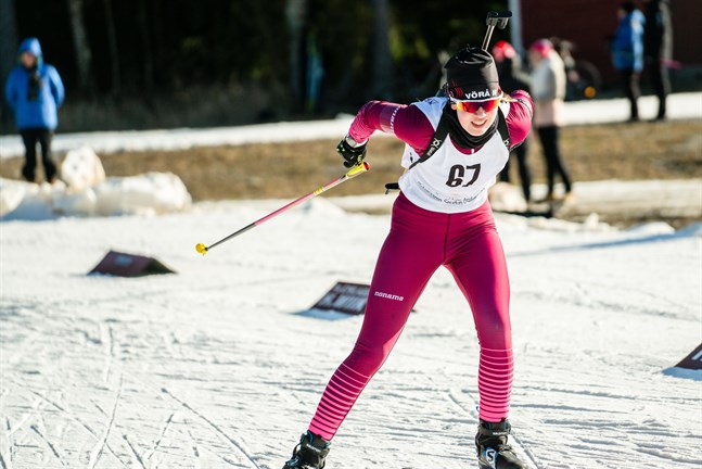 Frida Achrén tog brons i junior-FM i skidskytte.