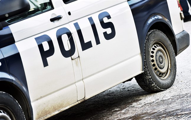 Två unga människor miste livet och en skadades allvarligt i frontalkrocken som skedde tidigt på söndagsmorgonen.