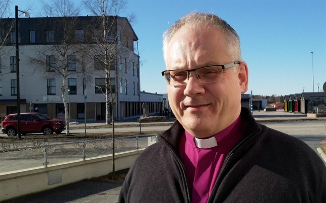 Avsikten med diskussionen är att fånga signaler och se var vi står, säger biskop Bo-Göran Åstrand i Borgå stift. Han deltar i mötet i Närpes.