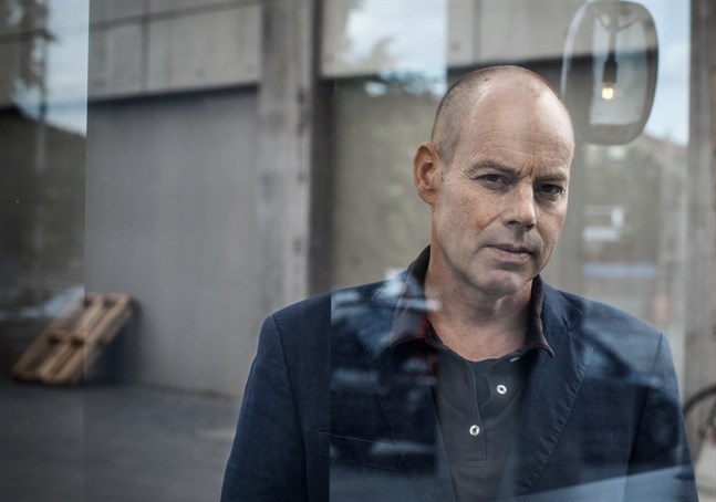 Magnus Dahlström skriver om en civilanställd utredare, vars uppgift hos polismyndigheten blir att följa upp anmälningar av sådant som andra inte har tid med.