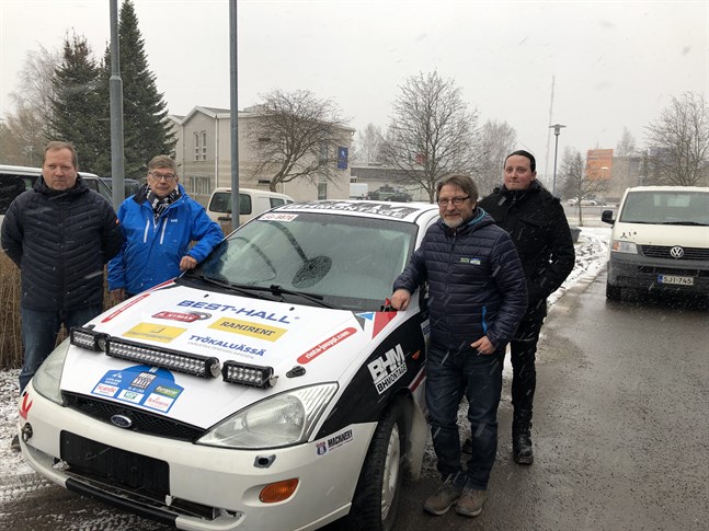 Banmästaren Jarmo Pöntiskoski, arrangörskommiténs ordförande Anssi Räikkönen, tävlingsledaren Jyrki Lampela och informatören Tanu Jänkä berättade om den kommande tävlingen i Karleby.