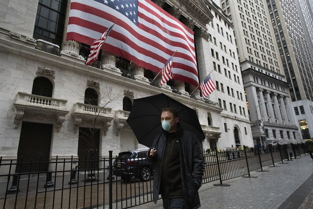 Kurserna stiger något på Wall Street efter raset i måndags. Arkivbild.