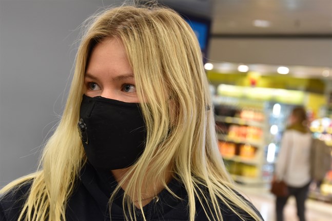Medicinstuderande Amanda Hertzberg återvände hem till Esbo på torsdagen. "Stämningen i London var apokalyptisk", säger hon.