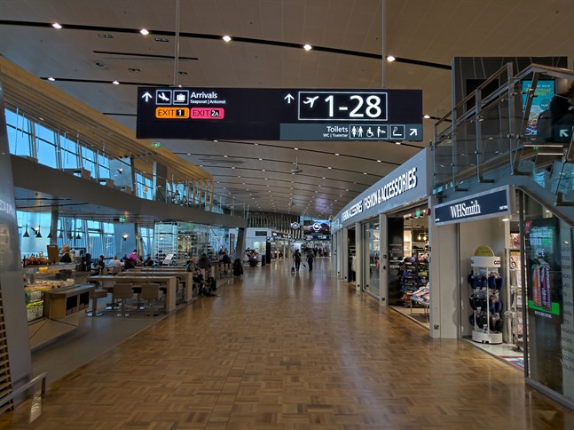 Helsingfors-Vanda flygplats, Mariehamns flygplats och Åbo flygplats hålls öppna för godstrafik och returtrafik.