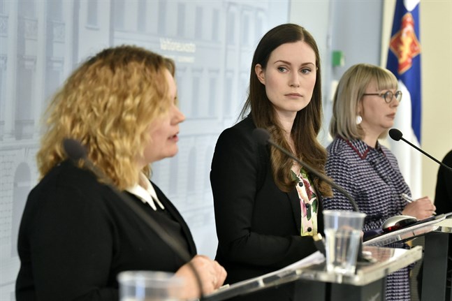 Ministrarna Krista Kiuru, Sanna Marin och Aino-Kaisa Pekonen.