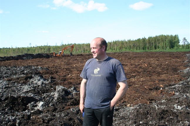 Det finns nu flera gårdar i Kronoby som satsar stort på mjölk- och nötköttsproduktion. Kenneth Granbacka tror på livsmedelsproduktionens framtid.