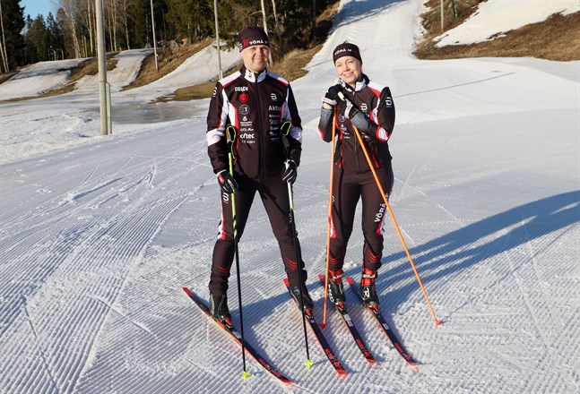 Vörå skidcentrum är väldigt bekant terräng för Tor-Leif och Johanna Häggman – de har skidspåret ett stenkast från egen bakgård.
