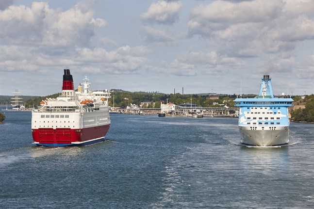 Resebegränsningar har lett till att all passagerartrafik till Åland borde gå via Mariehamn, men det passar inte rederierna.
