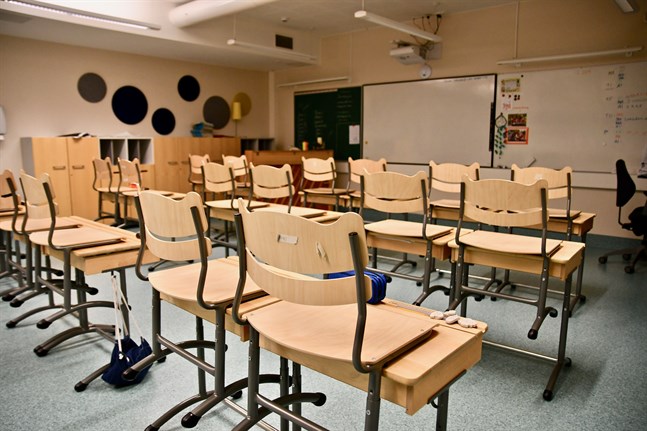Från och med måndag ändras riktlinjerna så att alla grundskoleelever i årskurserna 1-3 har rätt att gå till skolan.