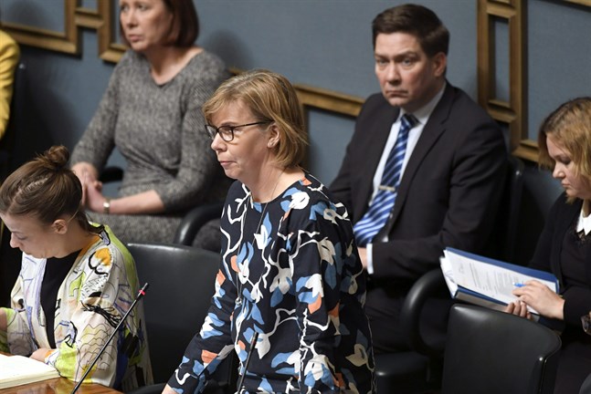 De nitton åtgärder regeringen presenterade i måndags görs för att skydda äldre människor och de som hör till någon riskgrupp, skriver justiteminister Anna-Maja Henriksson (SFP) i sitt debattinlägg.