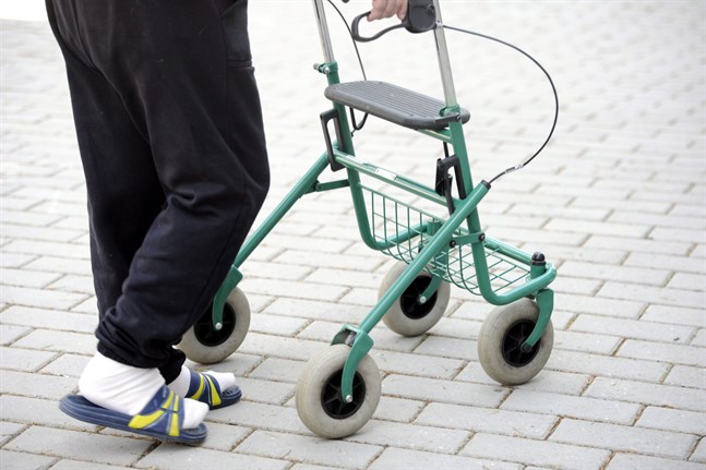 Om jag vill ha friheten att utsätta mig själv för risk, ska jag komma ihåg att den som blir smittad av en epidemisk sjukdom bidrar till att minska den personliga friheten för dem som helst vill välja att inte utsättas för smitta, skriver Gunvor Österblad i sitt debattinlägg.