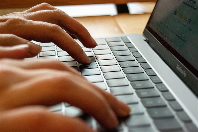 Distansarbete har blivit vanligare i och med att situationen med det nya coronaviruset tvingar människor att stanna hemma i stället för att gå till arbetsplatsen. Många behöver en fungerande nätförbindelse för att kunna arbeta hemma.