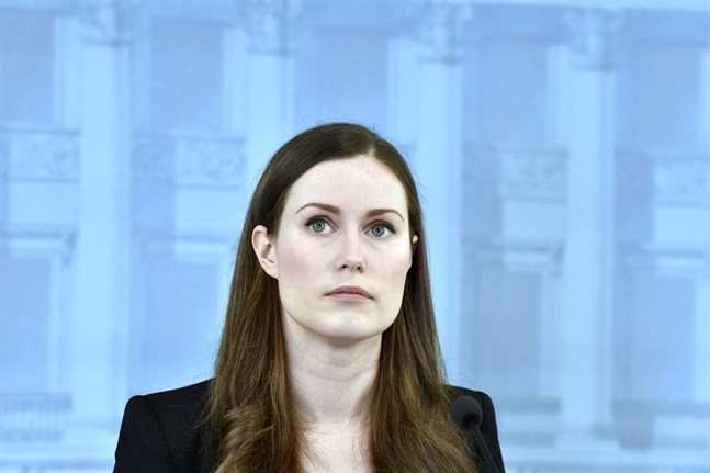Finlands Statsminister Sanna Marin säger till Yle att strängare begränsningar kan införas om de nuvarande restriktionerna inte har effekt.